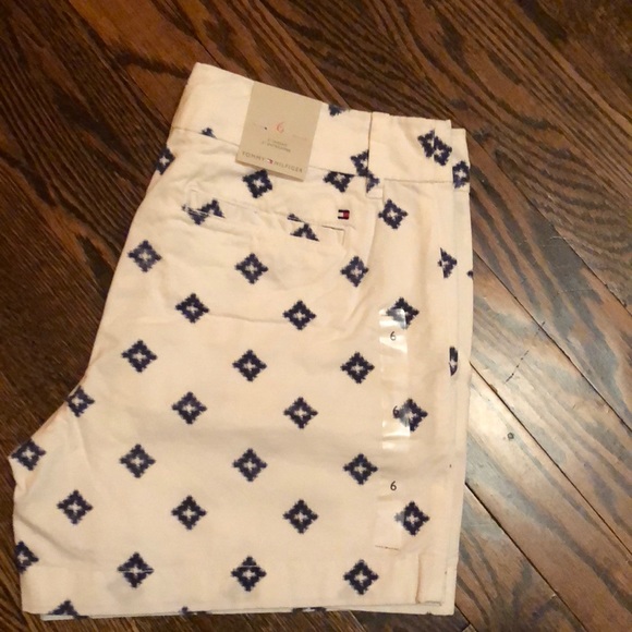 Tommy Hilfiger shorts - Picture 2 of 4